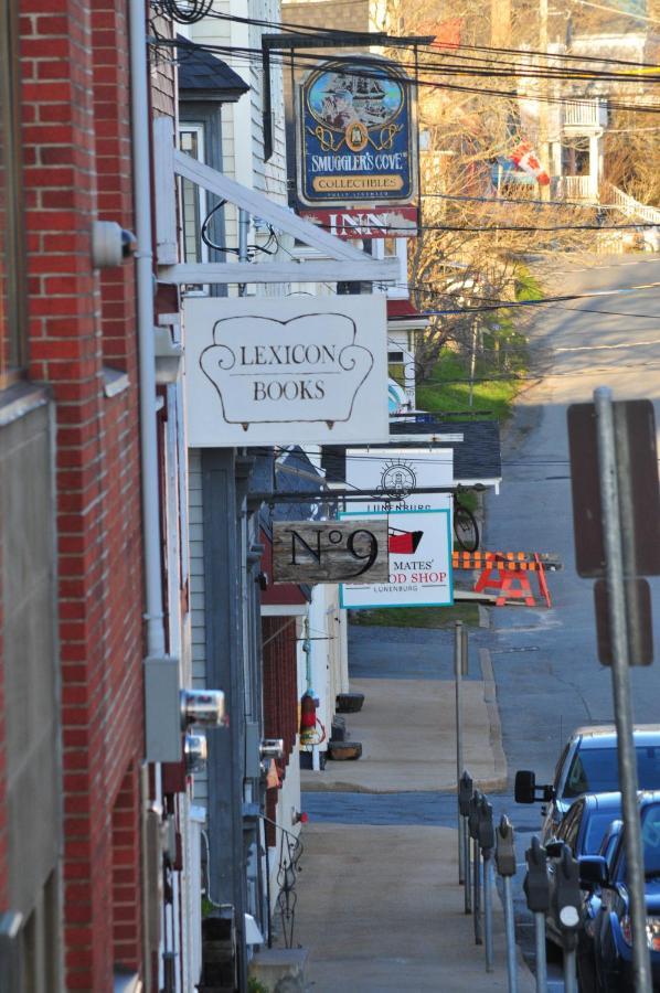 Smugglers Cove Inn Lunenburg Exterior photo